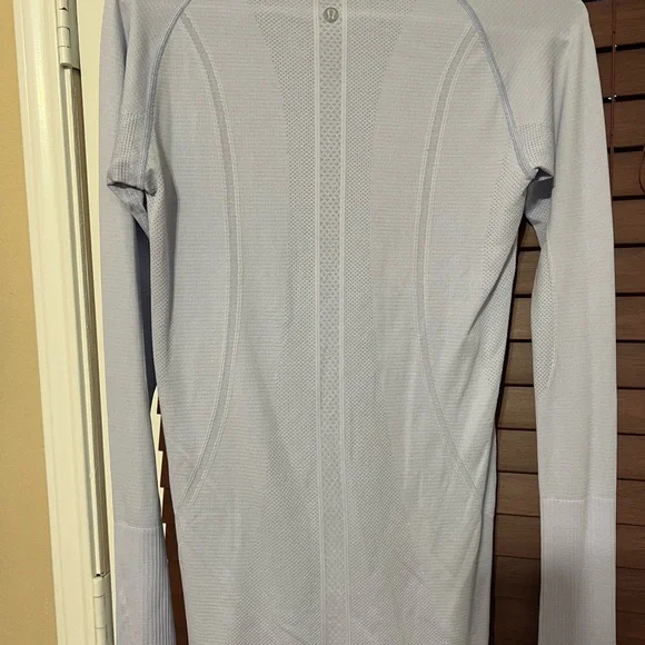 lululemon Women’s Long Sleeve Crewneck Performance Top - Lilac - Picture 5 of 6